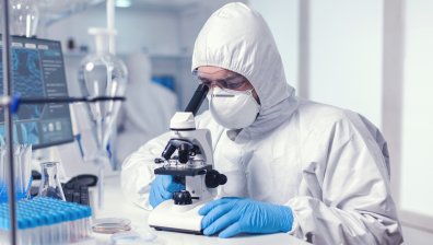 Човек получи инжекция за обръщане на стареенето - как действа новата терапия