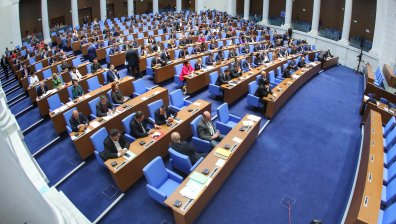 Опозицията атакува промените в бюджета: Политически удар по демокрацията