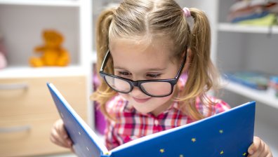 "Походът на книгите": Известни личности четат своите любими произведения на деца