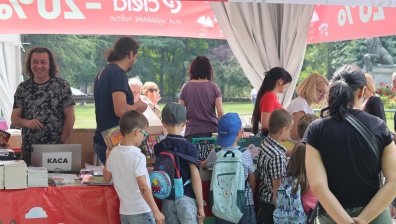 Пролетният панаир на книгата предлага щандове с над 150 издателства (СНИМКИ)