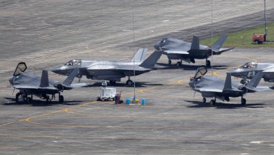 Американски изтребител е свален над Иран, издирват екипажа