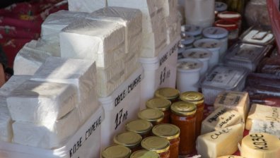 Българското мляко и сирене стават дефицит, купуваме си "скъпа вода" за 12 евро (ВИДЕО)