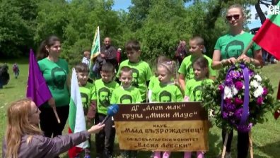 България притихна пред подвига на Христо Ботев, бурята не спря стотици хора на Околчица
